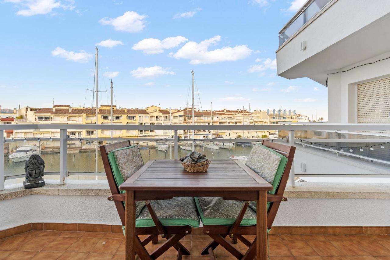 Welcs Apartamento 055 Emp Con Terraza Y Vistas Al Canal Empuriabrava Kültér fotó