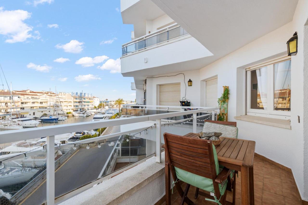 Welcs Apartamento 055 Emp Con Terraza Y Vistas Al Canal Empuriabrava Kültér fotó